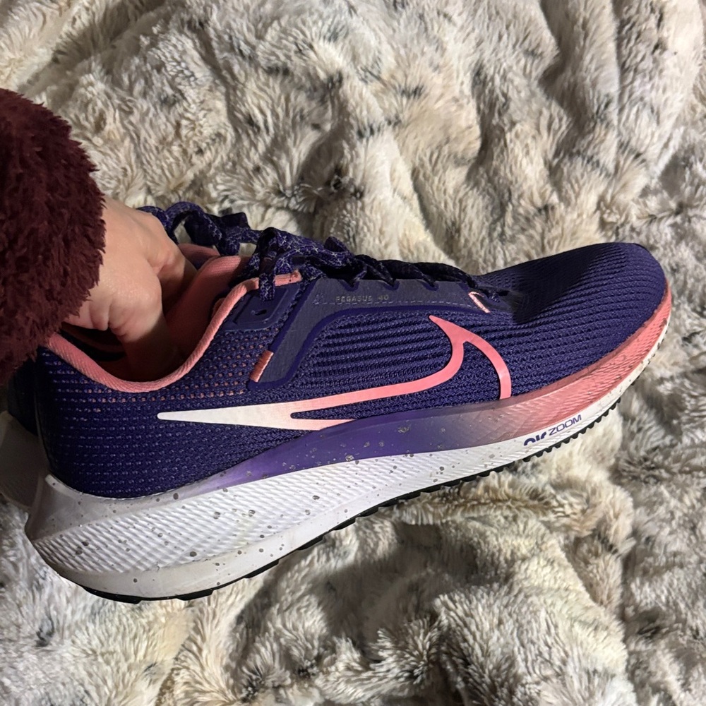 Nike Women's Purple and Pink Pegasus 40 never worn zoom running Shoes